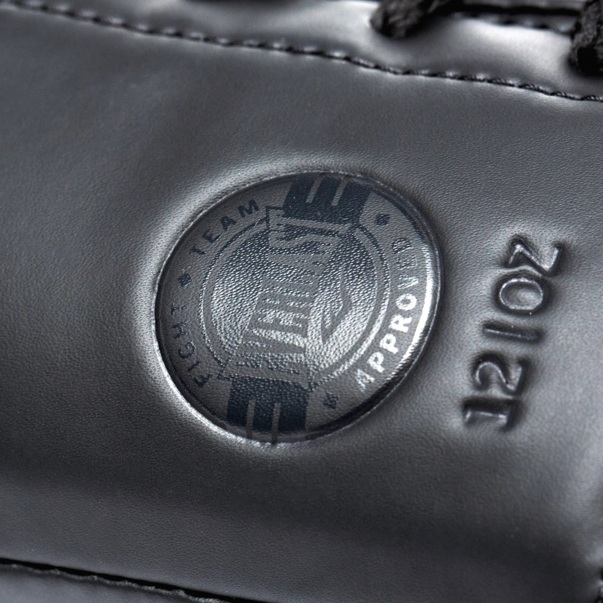 Everlast Elite 2 Pro Boxing Gloves - Laced Black