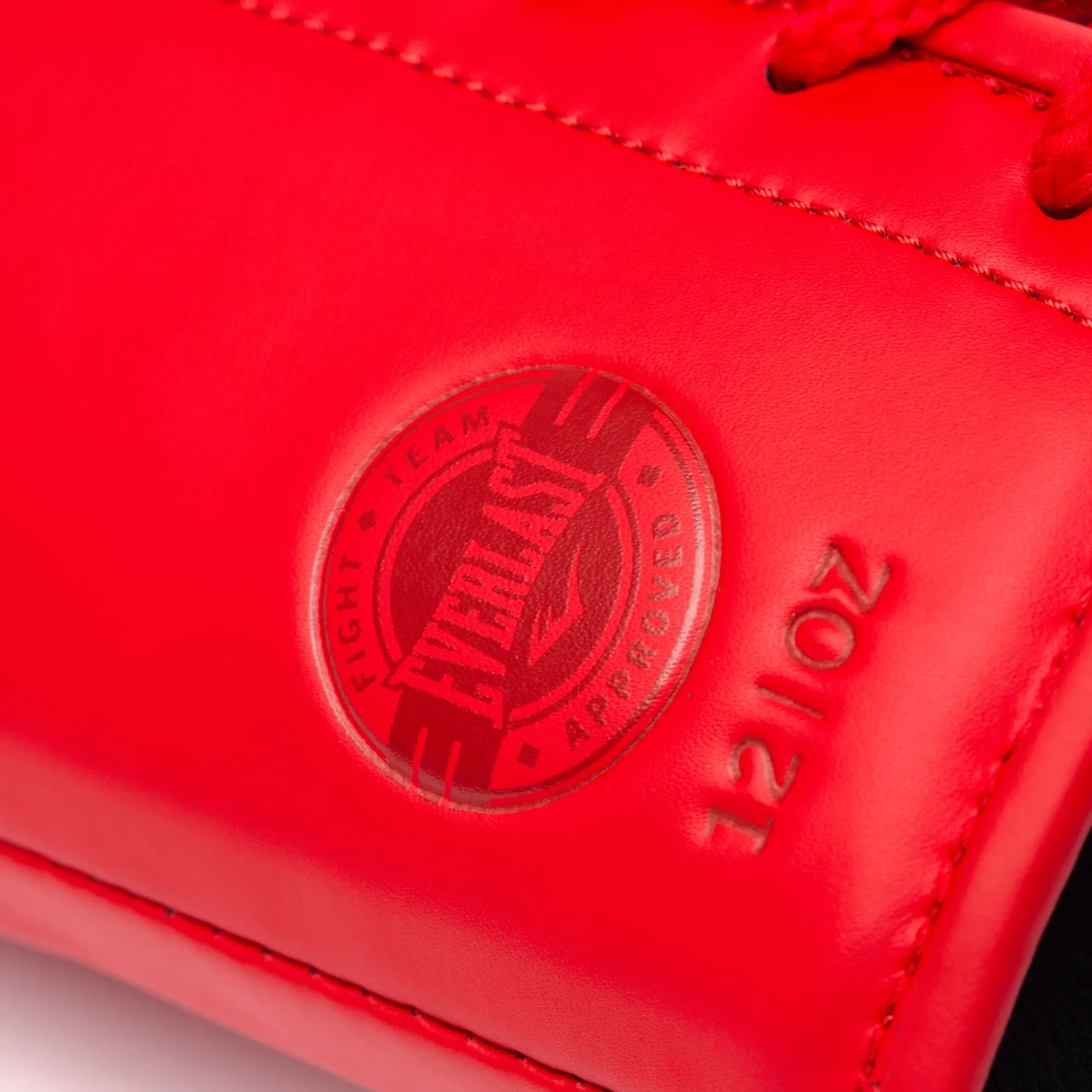Everlast Elite 2 Pro Boxing Gloves - Laced Red