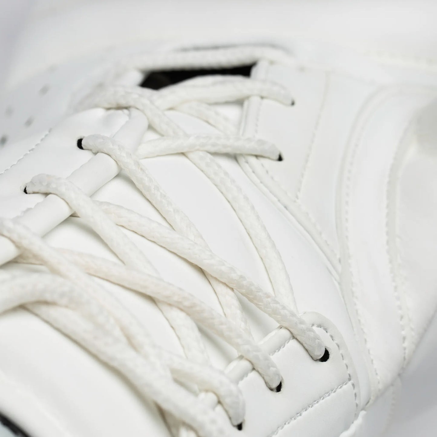 Everlast Elite 2 Pro Boxing Gloves - Laced White