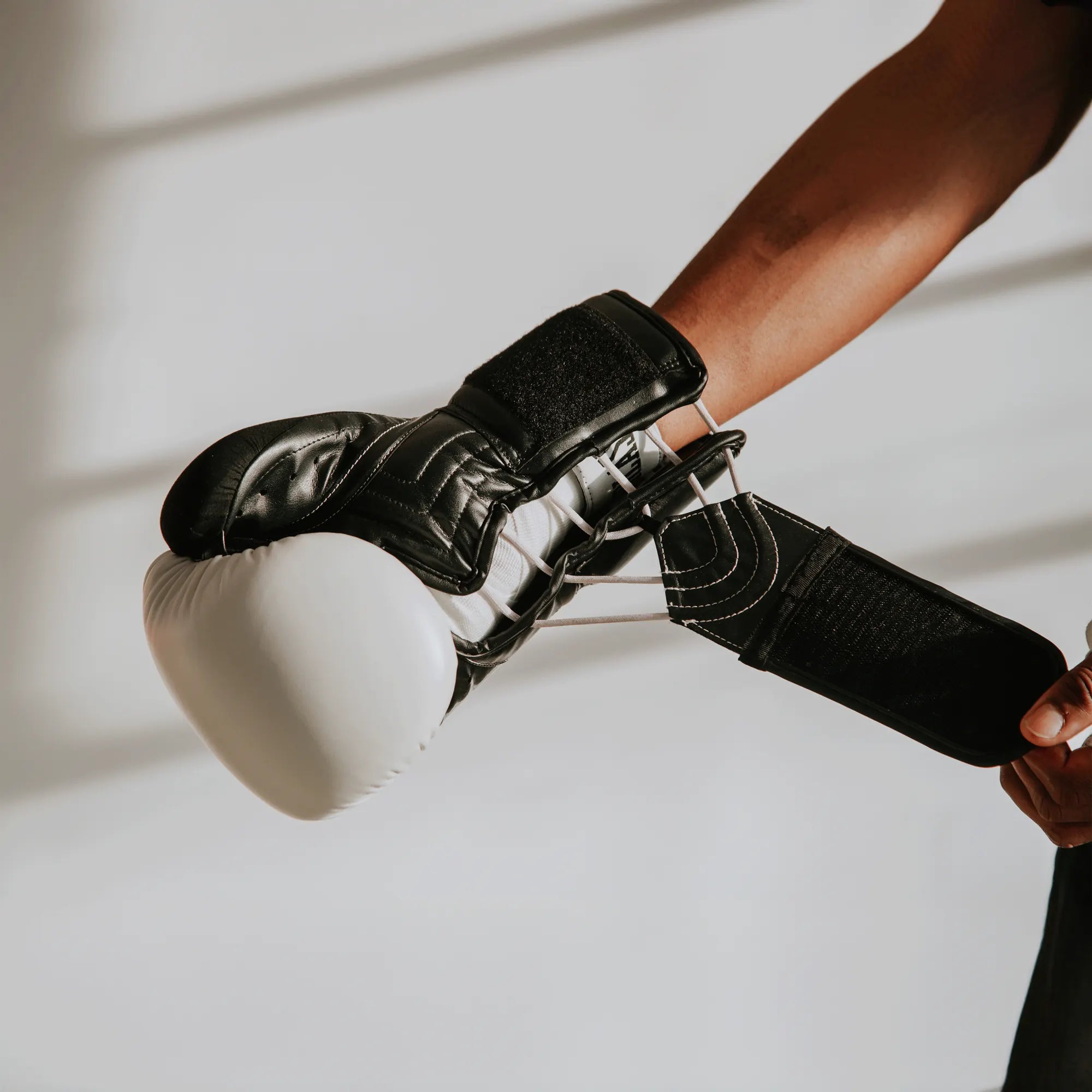 Protex Boxing Gloves - Everlast Canada Protex Boxing Gloves White/Black